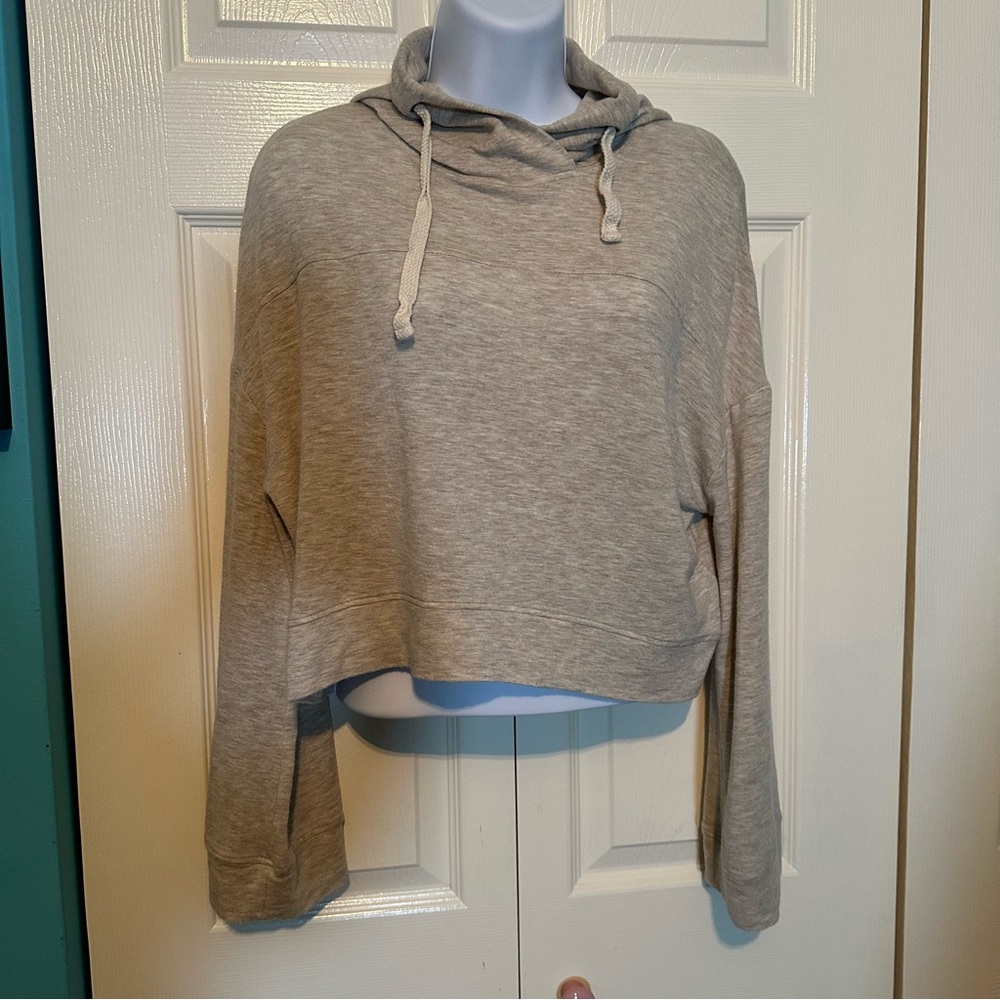 Urban Outfitters Light Gray‎ Cropped Hoodie Size Small